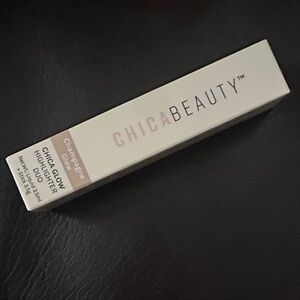 💜2/$10 Bundle Deal💜 NEW Chica Beauty Champagne Glow Highlighter